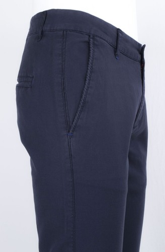 PANTALONE MARKUP IN COTONE LEGGERO A RILEVO DIAGONALE STRETCH BLU NOTTE CON ZIP - Foto 6 di 7