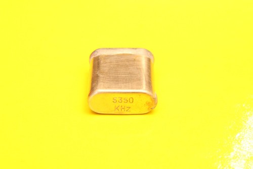 CRYSTAL - QUARTZ - 5350 kHz - 5.35 MHz - CR-18/U case - GRC-9