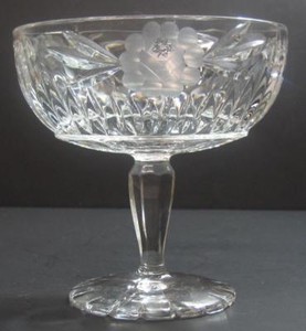 Vintage-COMPOTE-crystal-clear-etched-glass-with-cut-8-point-star-pedestal-bowl