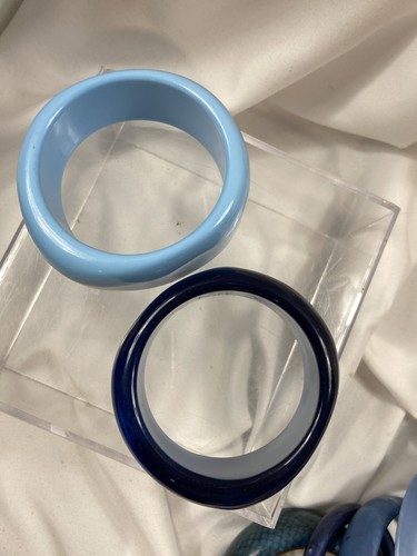 Lot of 10 Plastic Metal Bangle Bracelets Fabulous shades of Blue - Picture 10 of 13