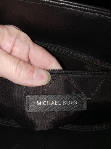 Klassische Michael Kors Tasche schwarz mit dem kultigen MK all over it. - Bild 5 von 10