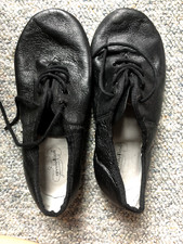 Leather Womens jazz dance shoes, size 6 US in amazing condition