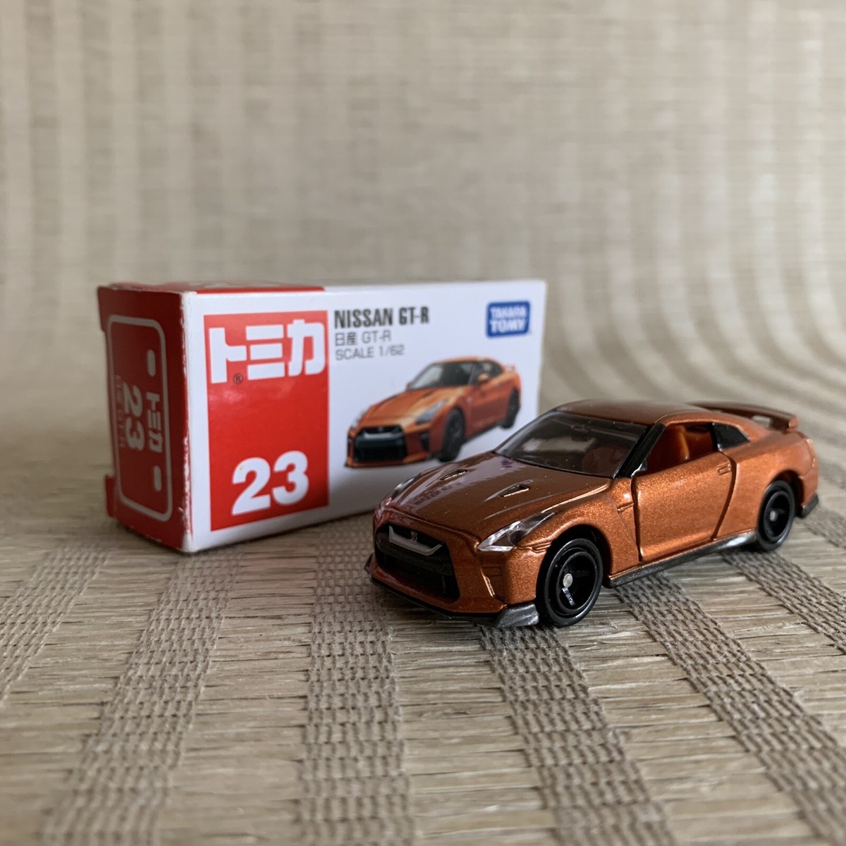 Takara Tomy Nissan GT-R #23 2016 Diecast Collectible Car 1