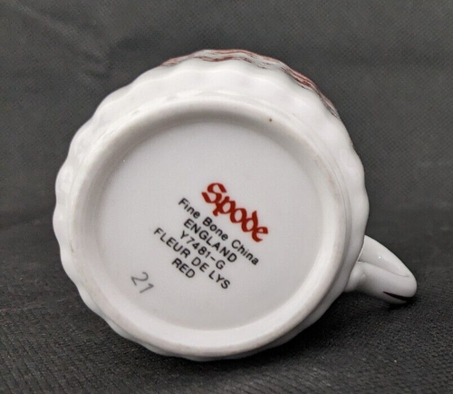 Spode Espresso Cups & Saucers ~ FLEUR DE LYS ~ White with Red Pattern & Gold Rim - Picture 6 of 10