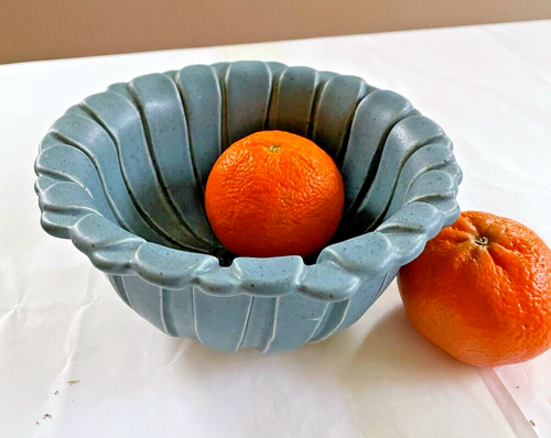MCM David Gil 6.25" diameter small BLUE-TURQUOISE PETAL BOWL - Exclnt Cndtn - Picture 2 of 6