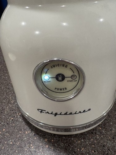 Frigidaire Retro Style Mixer Smoothie Maker. - Bild 6 von 6