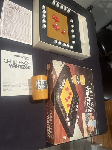 Yahtzee Challenge Game Milton Bradley Original Box 1974 - Picture 2 of 3