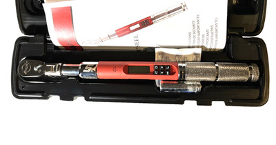 New Snap-on  3/8'' drive 15 - 240 in-lb Torque Wrench ATECH2CS240