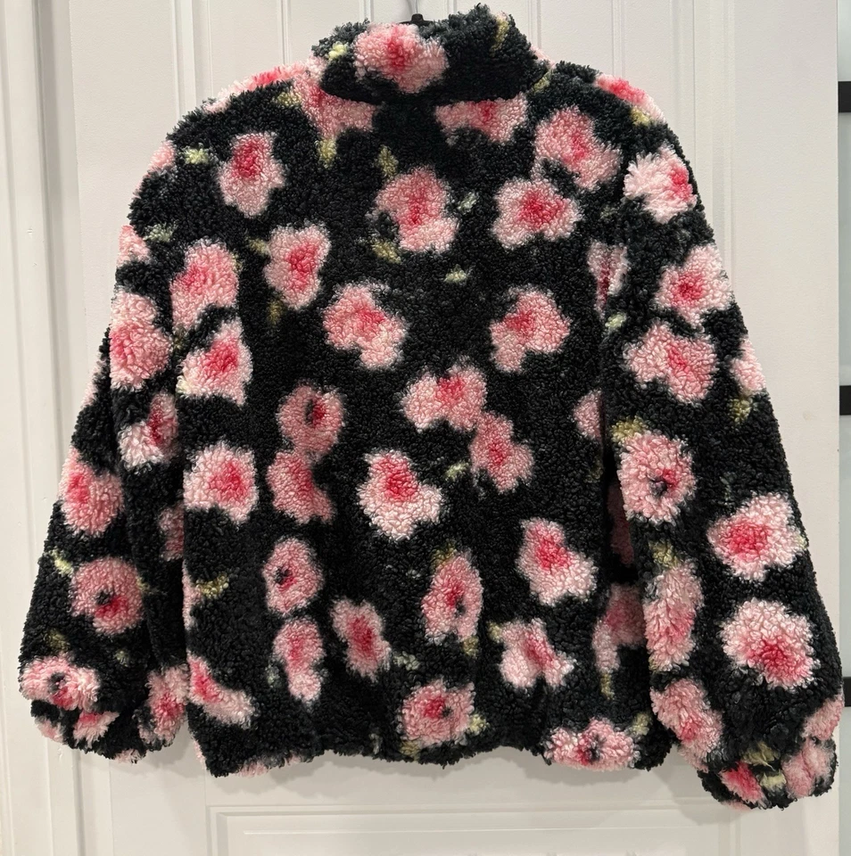 Chaqueta Sherpa Pullover Sandy Liang X Target Negro Rosa Estampado Floral 1/4 Cremallera L Foto 3 de 4