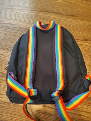 Walt Disney World Pride Mini-Rucksack Regenbogen bestickt Mickey Mouse gebraucht, in einwandfreiem Zustand schwarz - Bild 2 von 7