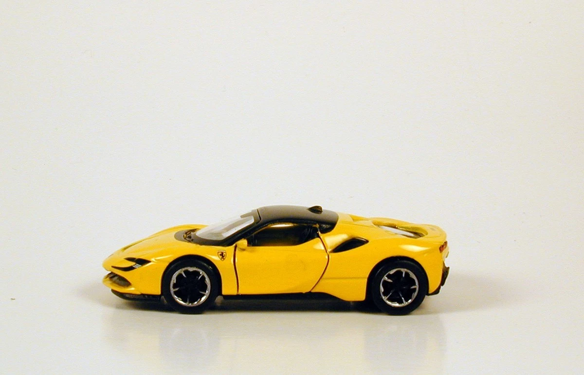 Maisto Speed Icons Ferrari SF90 Stradale w/ Collector Box Yellow No Package