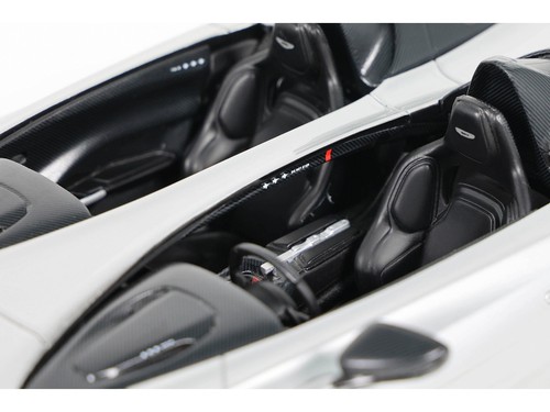 2020 Aston Martin V12 Speedster 1/18 Model Car Silver Metallic GT Spirit - Picture 3 of 5