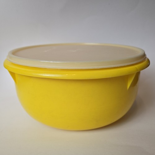 Vintage Tupperware Yellow 9.5" Mixing Bowl Sheer Lid #272-14 4.25” Tall Harvest