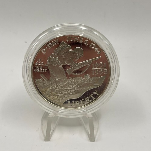 1993 W $1 US MINT 90% SILVER PROOF WW2 D-DAY COMMEMORATIVE COIN W/HOLDER - Picture 1 of 2
