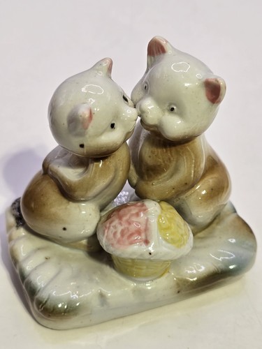Vintage Kissing Cats Kittens Figurine 3" Tall Basket Flowers - Picture 5 of 7