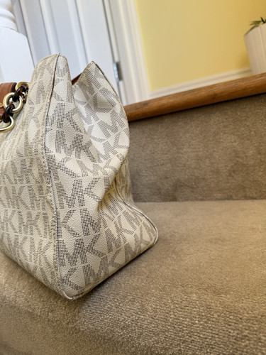 Michael Kors Vanilla Logo Signature Tote Bag In VGC - Picture 3 of 12