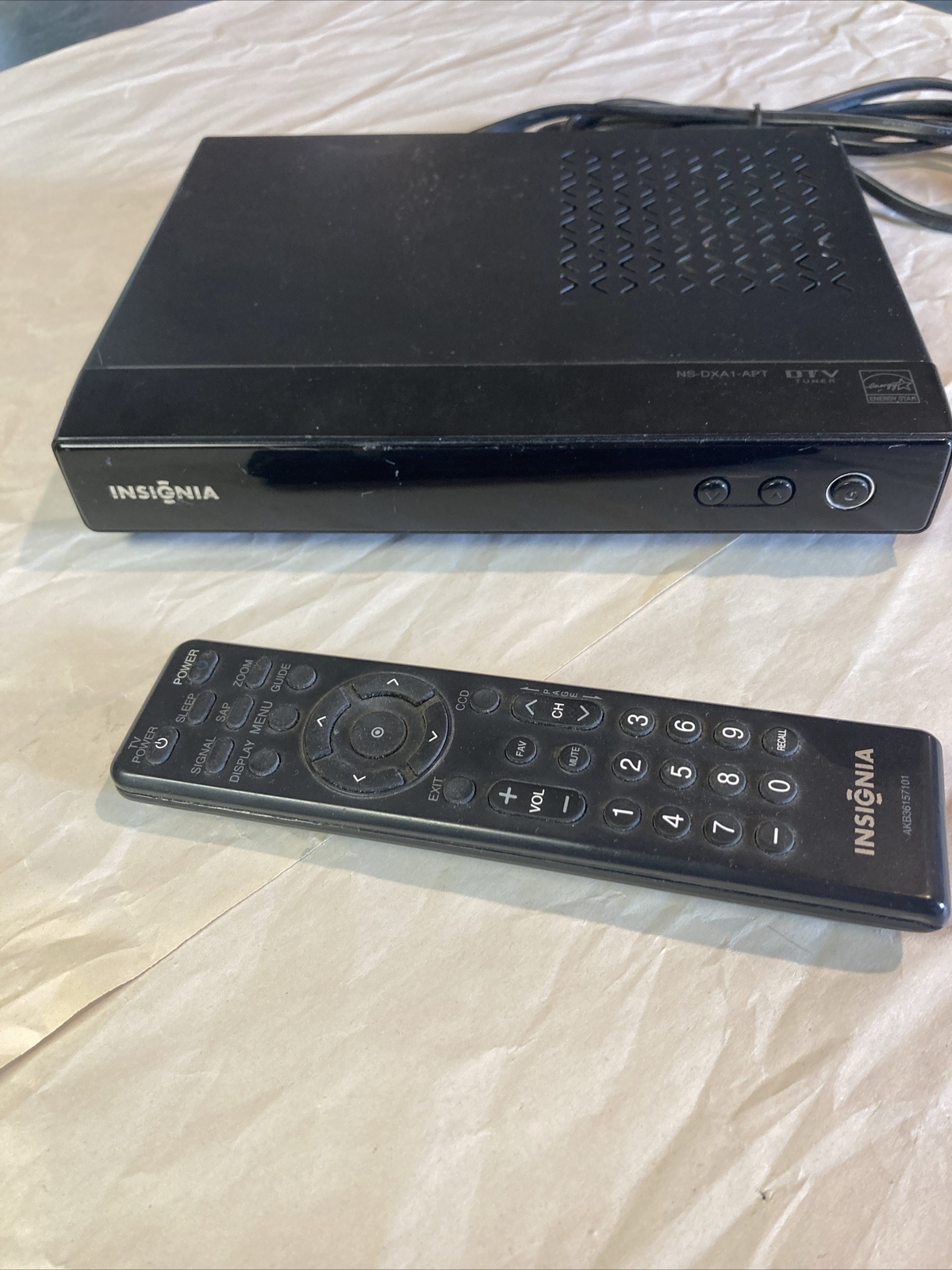 INSIGNIA NS-DXA1-APT HD DTV DIGITAL-TO-ANALOG TV TUNER CONVERTER BOX ...