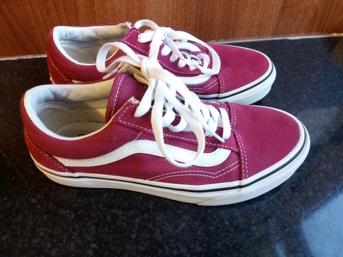 gold sparkly converse