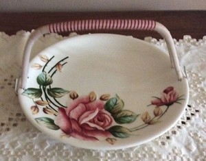 Lefton-Americana-Sculpted-Rose-9-1-2-034-Round-Tidbit-Tray-No-939-w-Woven-Handle