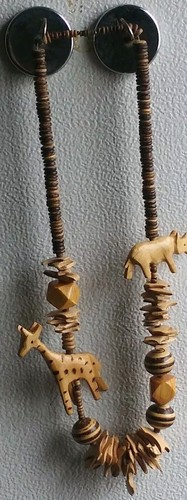 Vtg Hand Carved Wooden Necklace Giraffe Rino  30" Chunky Safari Artisan Handmade