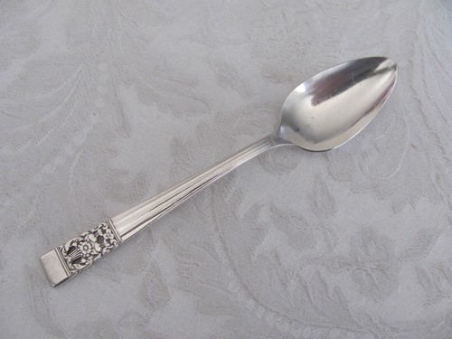 Community Plate-Coronation- Oneida Silverplate- 6 1/8" Teaspoon(s)- 16 Avail - Picture 2 of 8