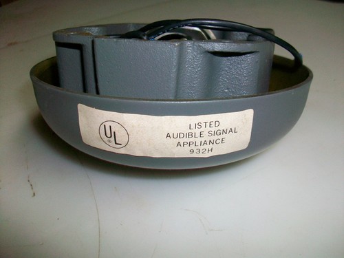 6" HOSE-McCANN BRASS BELL WITH METAL BASE UDTV B.6 6 V. Dc. - Picture 5 of 9