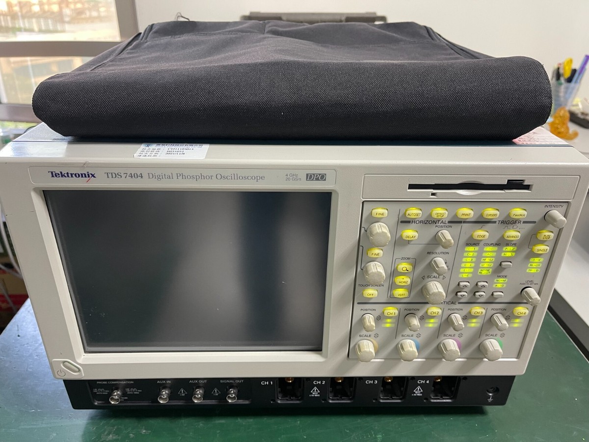 Tektronix TDS7404 Digital Phosphor Oscilloscope 4 Chs , 4GHz Tektronix TDS7404 Digital Phosphor Oscilloscope 4 Chs , 4GHz