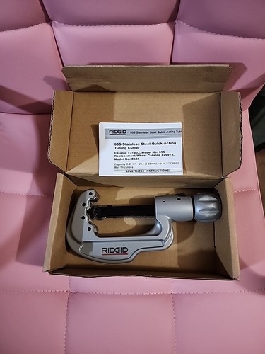 RIDGID 65S Stainless Steel Quick-Acting Tubing Cutter, 1/4 to 2-5/8" New In Box - Picture 3 of 4