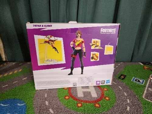 Fortnite Victory Royale Series Tntina & Glider Action Figure & Accessories - Picture 2 of 2