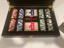 Poker Dice 300 Chips Set  Wood Case 2 decks Texas  Hold'em  Pre-owned