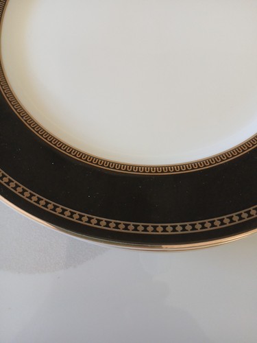 Set of 4 Monterey Bay 8" Salad / Dessert Black and Gold Plates - Picture 5 of 8