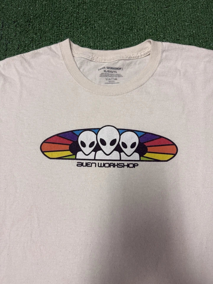 Camisa de Skateboard Vintage Y2K Alien Workshop Talla XL Rainbow Spectrum Prism MARCAS Foto 2 de 4