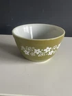 Vintage Pyrex 401 Spring Blossom Crazy Daisy Avocado Green 1.5 Pt Mixing Bowl