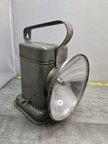 Vintage Delta Poweray Electric Company 6 Volt Green Lantern 425 Lamp Made In USA - Picture 1 of 13