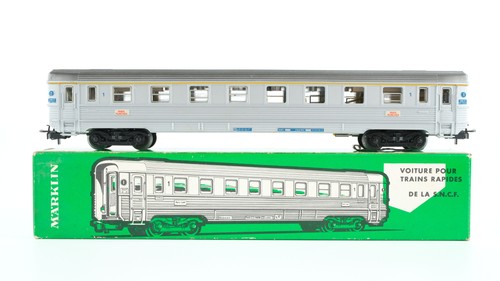 Märklin H0 4050 Reisezugwagen 1.Kl. A81027 SNCF (mit Beleuchtung)