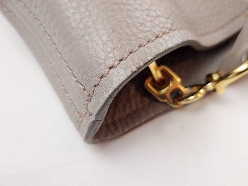 echt Miu Miu Schultertasche grau Crossbody genarbtes Leder Handtasche Beuteltasche Riemen - Bild 16 von 24