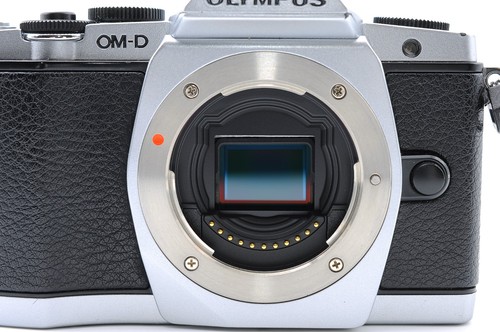 Near Mint Olympus OM-D E-M5 Digital Camera Silver Body w/ Flash Shutter 3423 - Picture 12 of 24