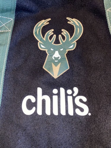 Bolso de Gimnasio Promocional NBA Milwaukee Bucks Buen Estado Verde y Negro - Imagen 2 de 6