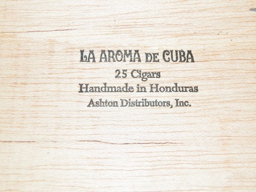 Vintage LA AROMA DE CUBA PYRAMID Wood Empty Cigar Box - Made in Honduras - Picture 7 of 8