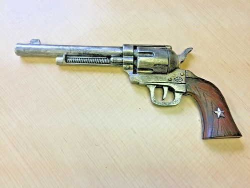  Handgun Wall Décor  Western Country Home Décor Or A Gift - Picture 1 of 9