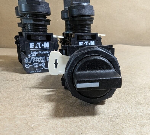 Eaton Cutler-Hammer E22XBG1 3 Position Selector Switch, Maint, 22mm, 2 NO(NNB) - Picture 4 of 10