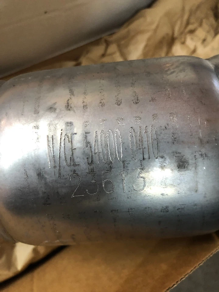 MAGNAFLOW 23613 CATALYTIC CONVERTER FOR PASSENGER RIGHT HAND SIDE 00-02 AUDI S4 - Изображение 3 из 4