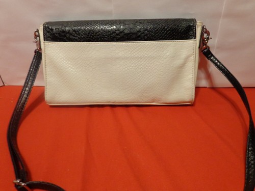 VINTAGE PURSE 12 x 7 x 1 in WITH 48 in ADJUSTABLE STRAP BY COSMOPOLITAN # 860 - Picture 3 of 7