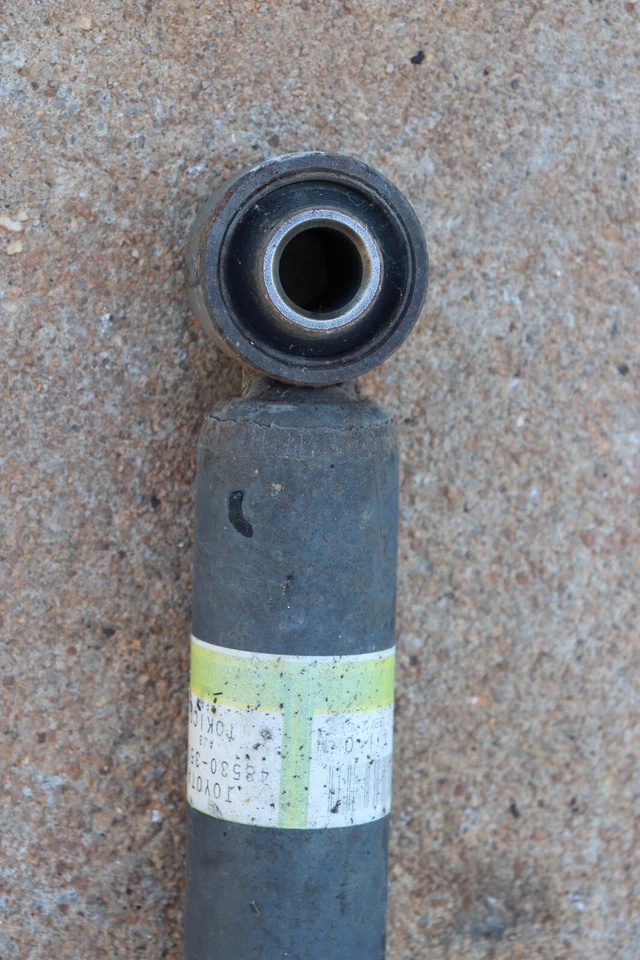 Amortiguador trasero derecho Toyota FJ Cruiser 2007-2014 4x2 OEM Foto 2 de 4