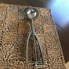 Pampered Chef “LIKE” Scoop Size Stainless 18/8  Melon Baller 2.5” Effepi brand