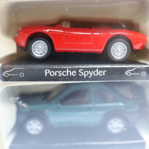 NUEVO Colección de Coches Beetle Tapa Rígida Porsche Spyder y Land Rover Freelander Set - Imagen 9 de 11