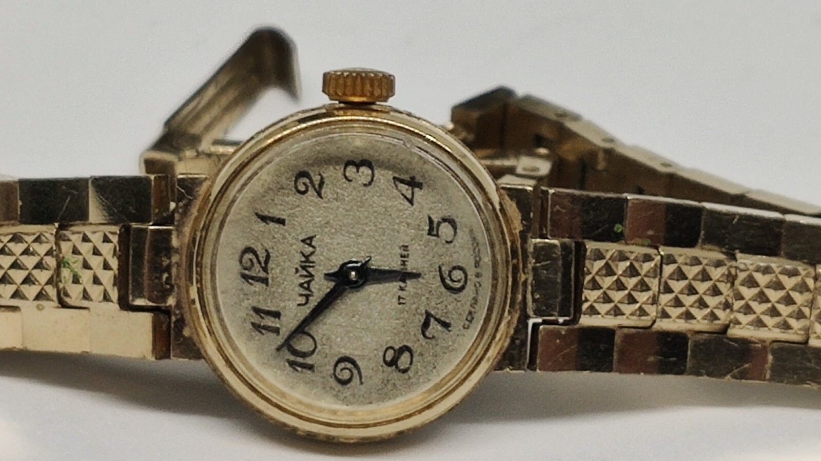 Mechanical female Soviet watch "Chayka" USSR vintage retro seagull.