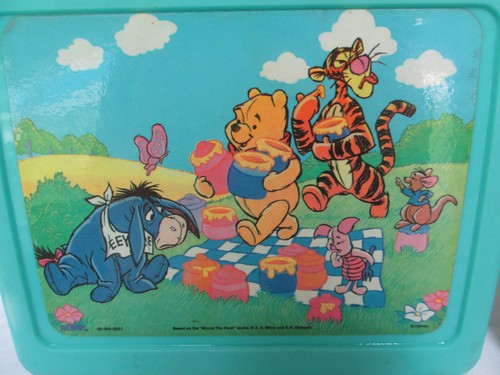 Lonchera de plástico y termo WINNIE THE POOH & TIGGER escena de picnic de Disney de colección - Imagen 2 de 12