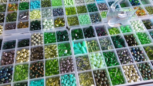 GREEN CZECH BEADS LOT BIGGEST Assortment Glass Bead SALE Czech Republic 6-10mm - Picture 3 of 7