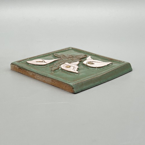 VTG NOS White CALLA LILY Green Arts & Crafts 4" CALIF ART POTTERY TILE Donnal - Picture 7 of 12